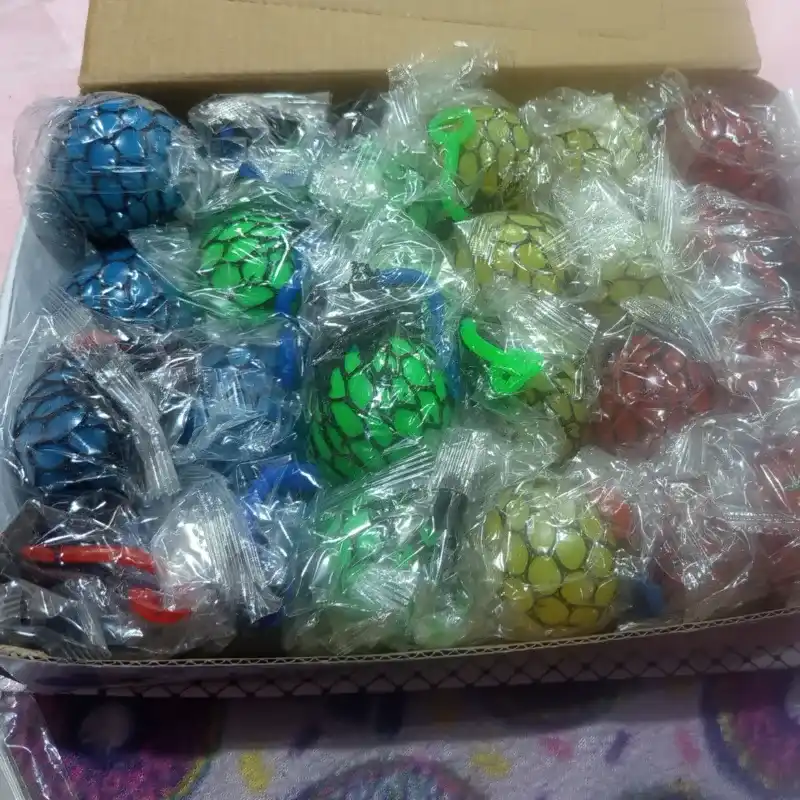 Pelota squish de bolitas 