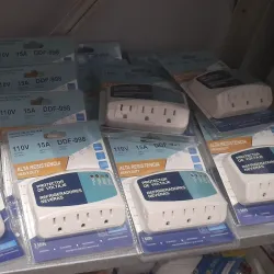 Protector de Voltaje 110V Triple ⚡ Estabilidad y Seguridad Total para sus Equipos