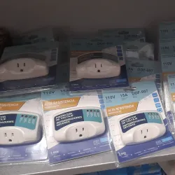 Protector de Voltaje 110V Simple ⚡  Estabilidad y Seguridad Total para sus Equipos