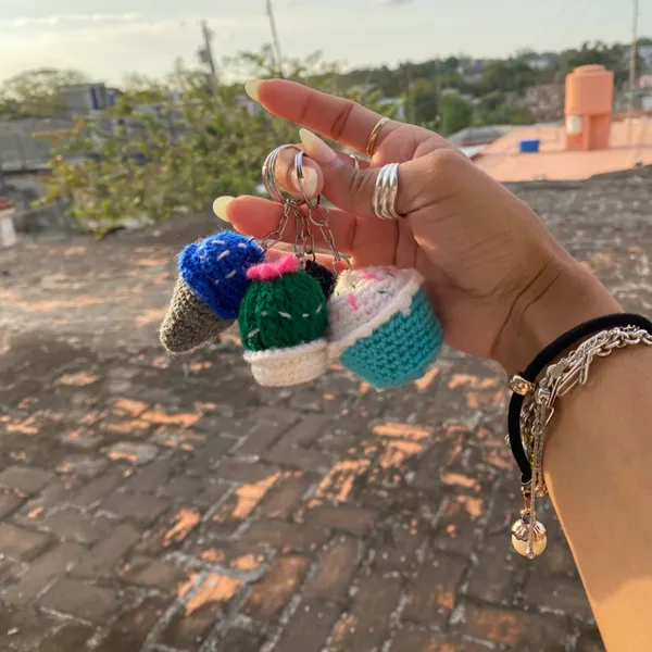 •Somos una pequeña tienda online q creamos sus sueños con hilo…🕸️✨
•Pueden elegir colores a su gusto y si tienen algún modelo que no sale en el catálogo  puede mostrarlo y con mucho gusto se hace.
•Contamos con servicio a domicilio en casi toda la Habana.
•Los encargos demoran entre 10 - 15 días mínimo dependiendo de la cantidad de encargos.
•Para realizar un encargo se cobrará  la mitad del precio para asegurarlo.
• Su pedido se le guardará  3 dias en caso de no recogerlo en ese tiempo pasará  a stock y perderia el dinero.