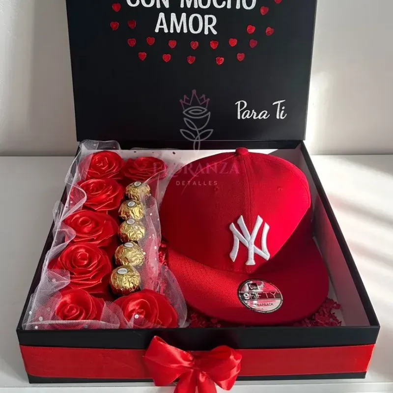 Caja con Bombones, Rosas y Gorra 