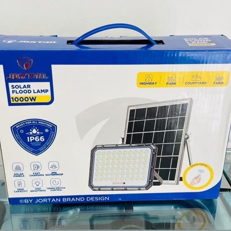 LÁMPARA RECARGABLE CON PANEL 