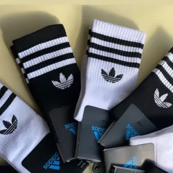 Medias negras y blancas 