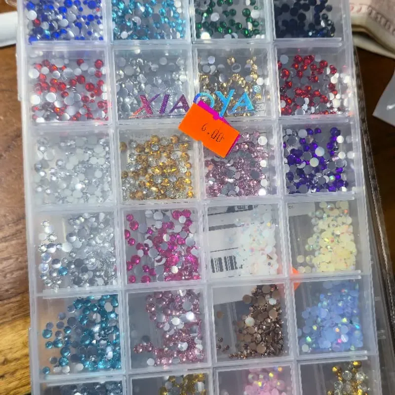 Caja de Piedras de diferentes colores 