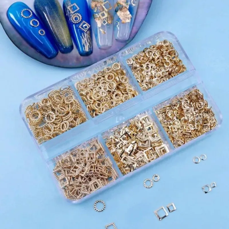 Decoración Anillos y Cuadritos Dorados 