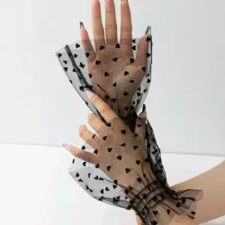 Guantes de corazoncitos negros