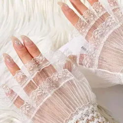 Guantes de encaje blancos
