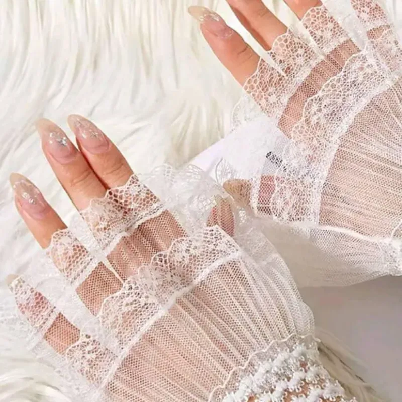 Guantes de encaje blancos