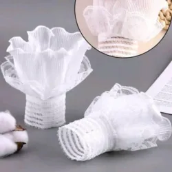Guantes de encaje con volantes blancos