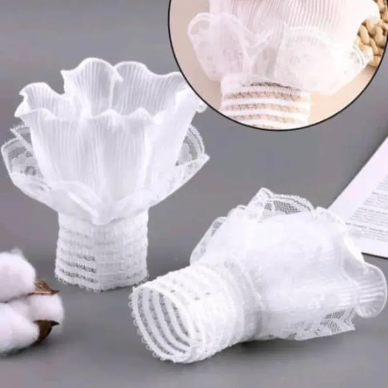 Guantes de encaje con volantes blancos