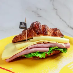 Croissant relleno con Jamón Vicking y Queso Gouda