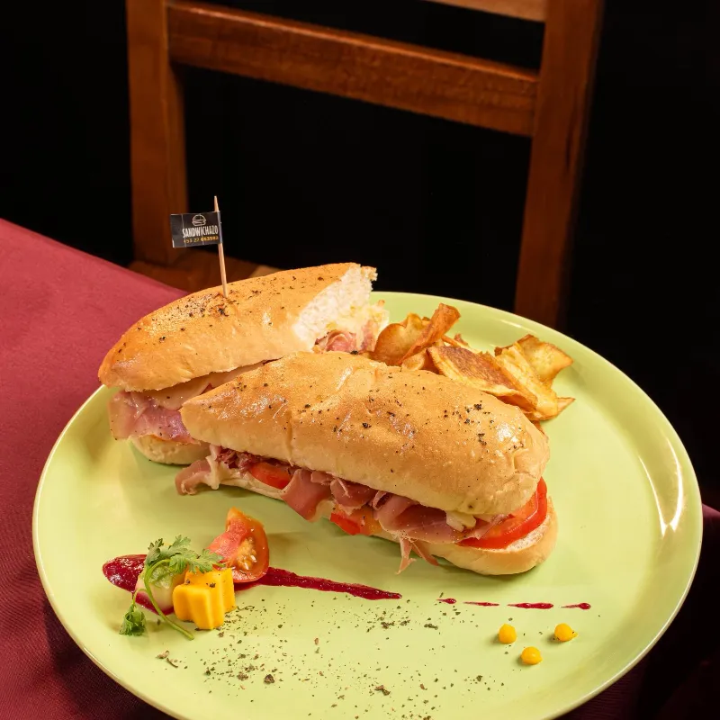 Sandwich Baquete Queso y Jamón Serrano
