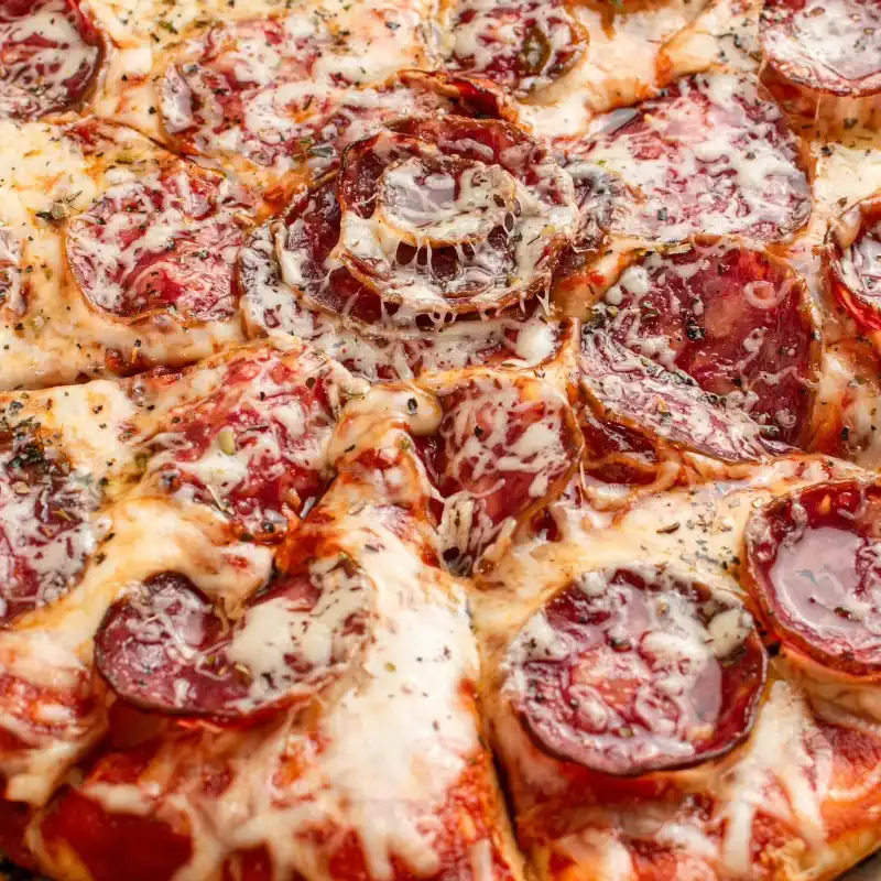 Pizza de chorizo vela