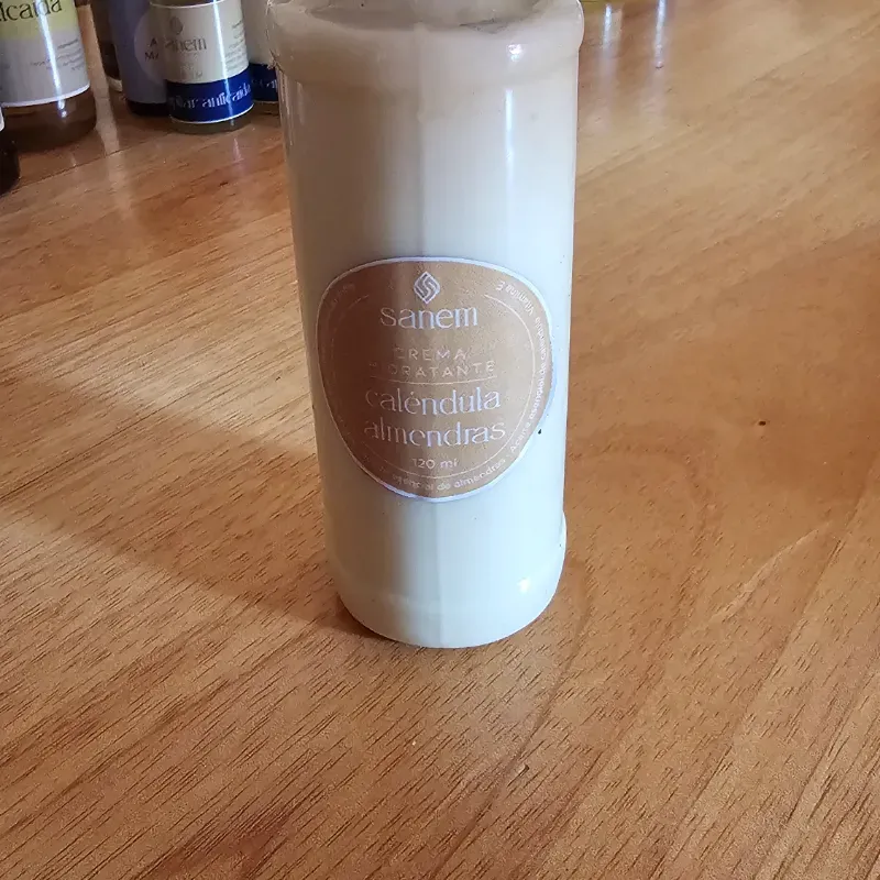 Crema hidratante de cal茅ndula y almendras
