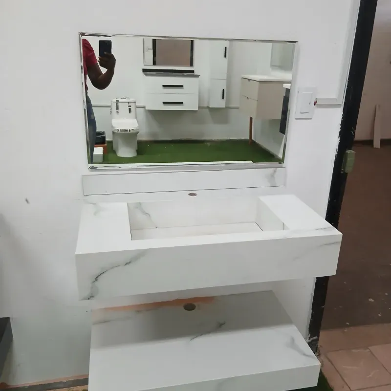 Mueble Para baño de encimera de porcelenato con espejo
