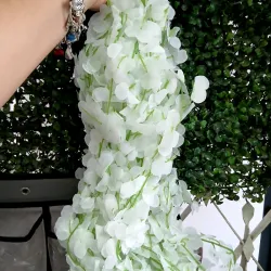 Guirnalda de flores blancas