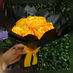 Ramo de rosas eternas Amarillas