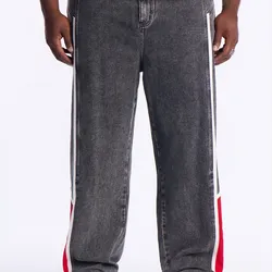 Jeans detalles laterales rojo/blanco