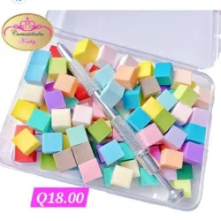 Caja de 100 esponjitas con su pinza para difuminar 