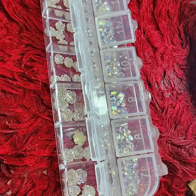 Caja de rosas con piedras transparentes