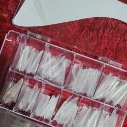 Caja de uñas stiletto