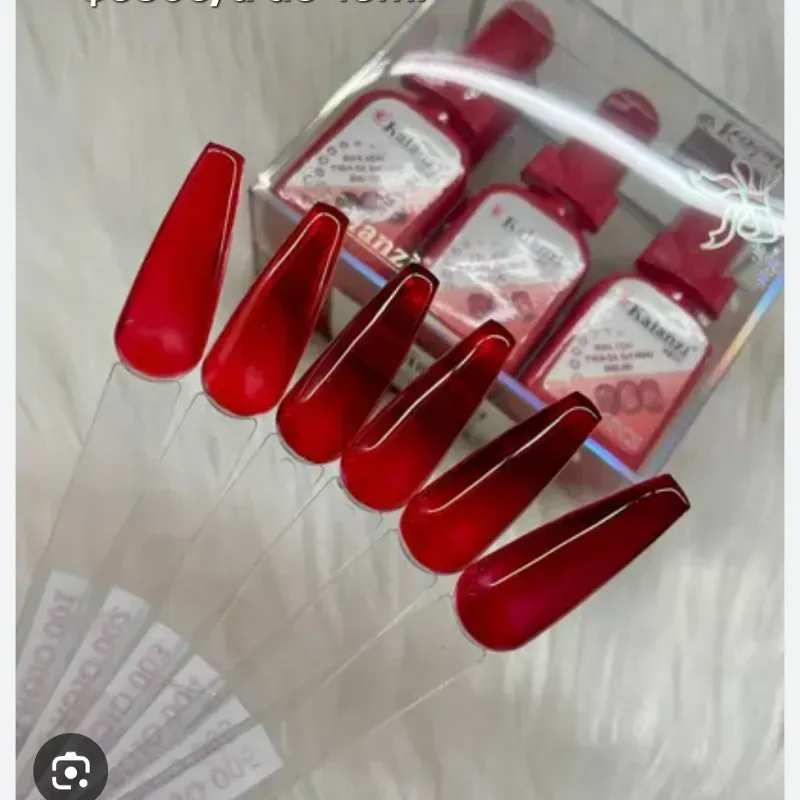 Rojos vitrales o traslúcidos