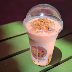 Yogurt natural con frutas y muesli 