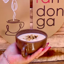 Yogurt natural con frutas y muesli 