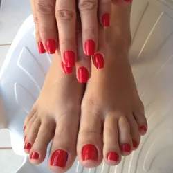 Manicure en Gel + Pedicure Clásico