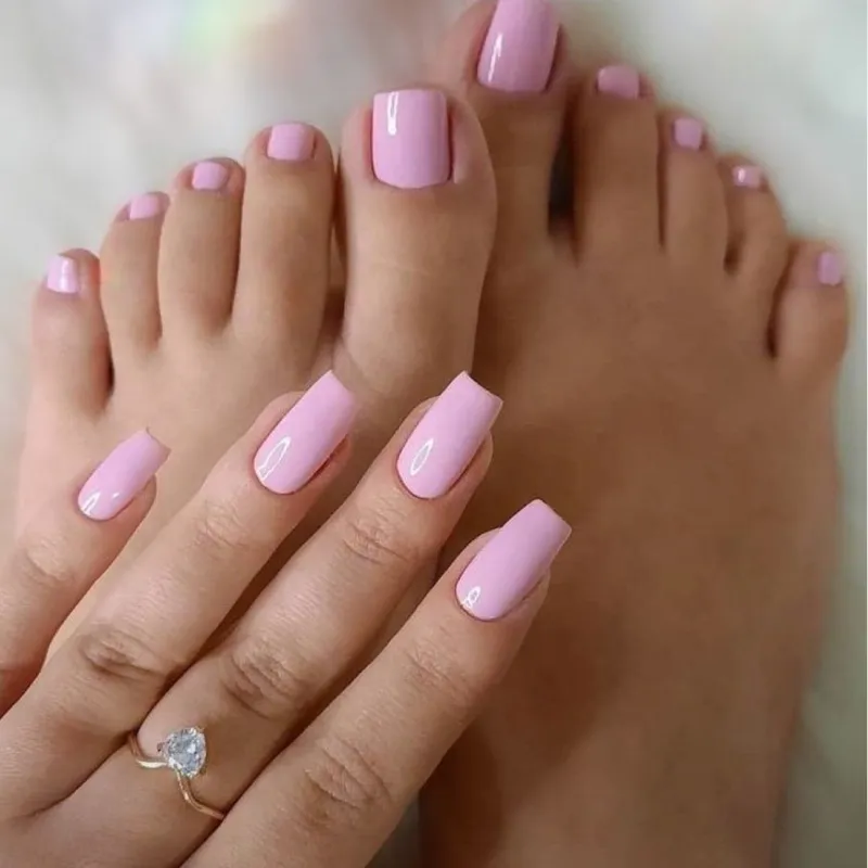 Manicure en Gel + Pedicure Clásico