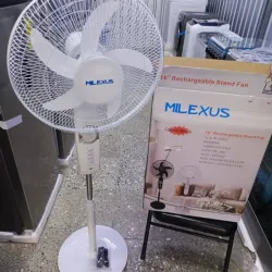 Ventilador recargable de pedestal