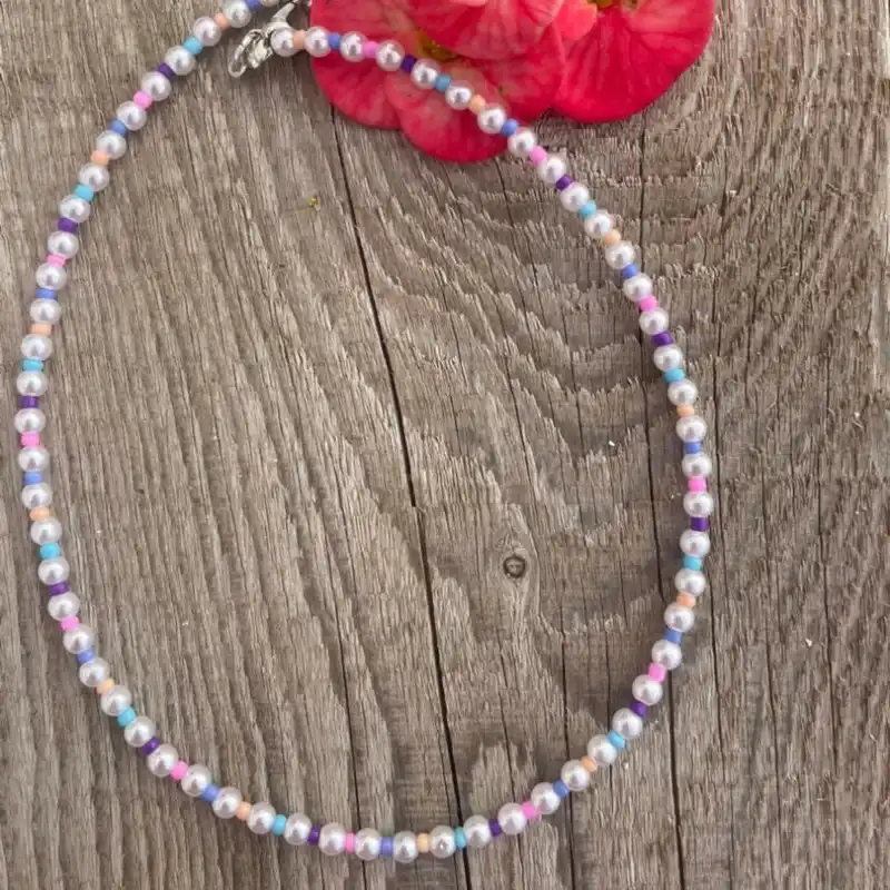 Collar de perlas y cuentas 