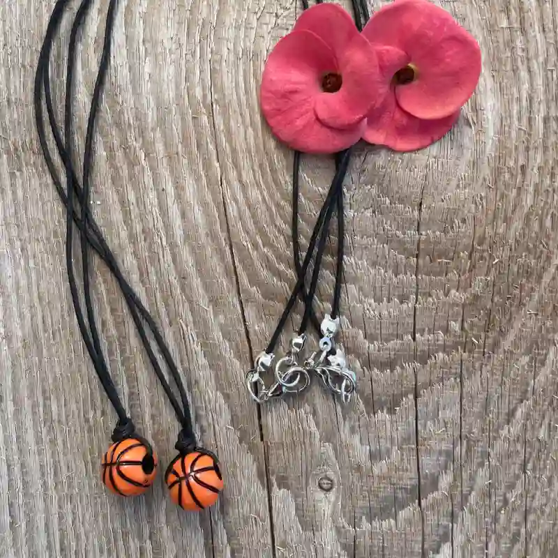 Collares de pelotas 