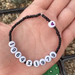 Pulseras con fechas.