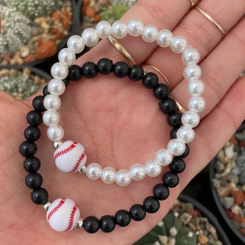 Pulseras con pelotas 