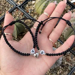 Pulseras tejidas con corazones imantados