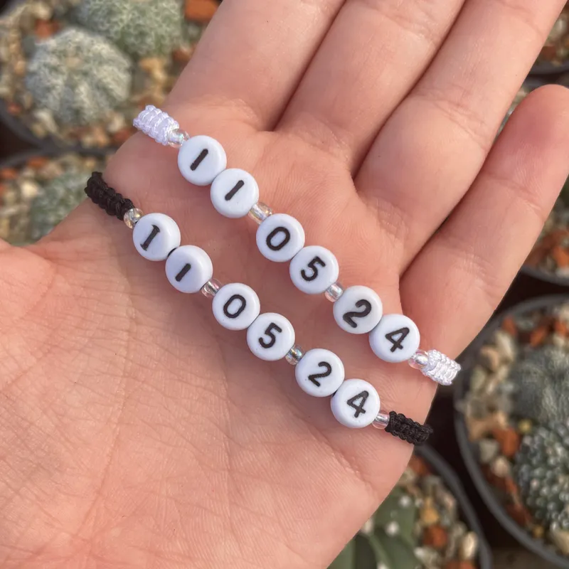 Pulseras tejidas con fechas 