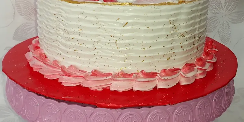 Cake  de 20cm relleno con crema de frambuesa 