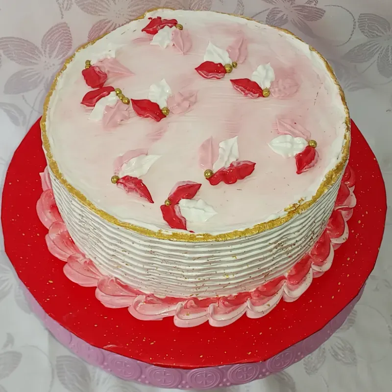 Cake  de 20cm relleno con crema de frambuesa 