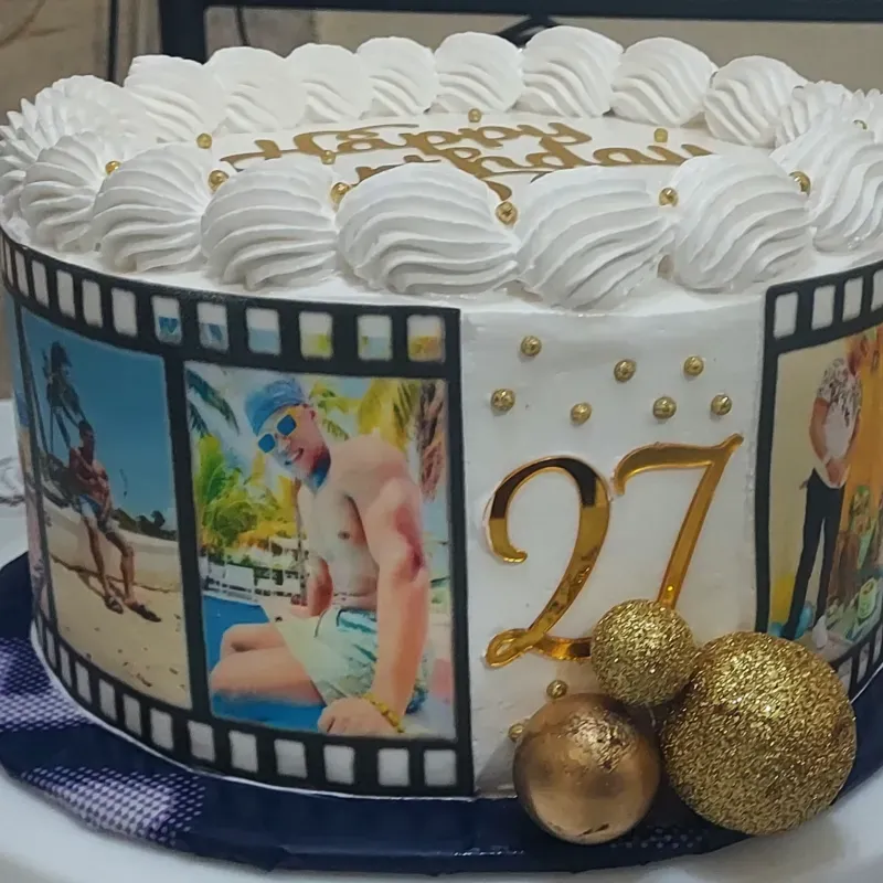 Cakes 20 cm, relleno con dulce leche y foto comestible.