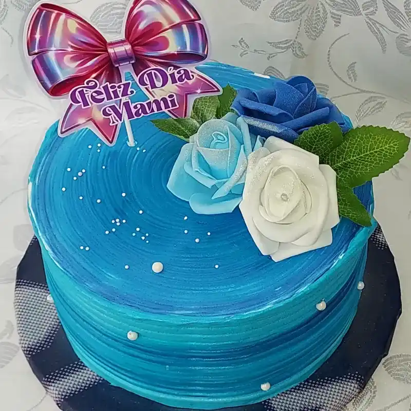 Cakes 20 cm, relleno de nata, decoración con flores para Mamá (Nata)