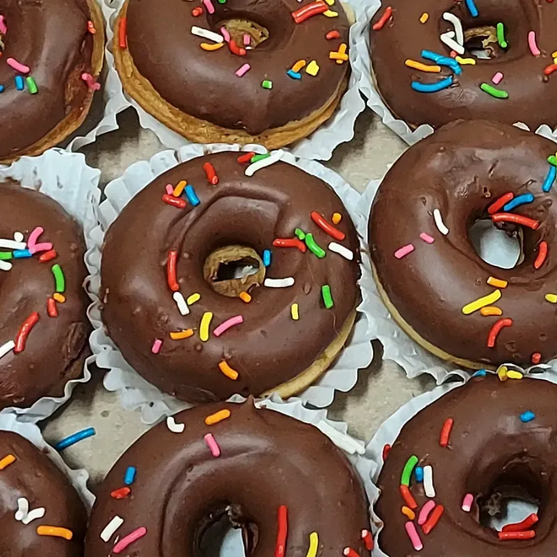 Minidonitas cubiertas de chocolate oscuro