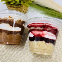 Tres leches con crema de arándanos