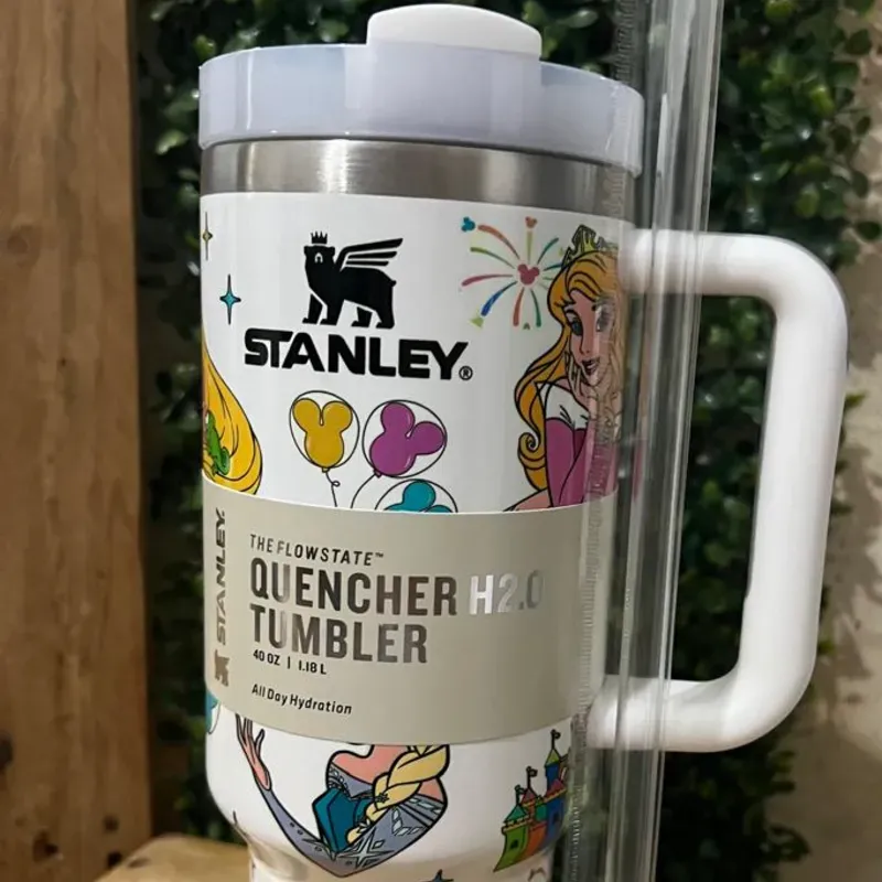 🏰 Vaso Stanley Flowstate™ Quencher H2.0 – Edición Princesas Disney (40 oz) 👑💖✨