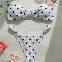 Bikini blanco de lunares