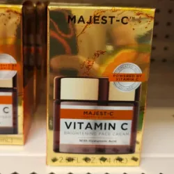 MAJEST-C Crema Hidratante con Vit. C y Ácido Hialurónico