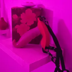 Dildo tipo lengua con vibración y movimiento con mando a distancia