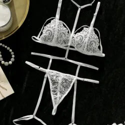 Lenceria blanca de encaje