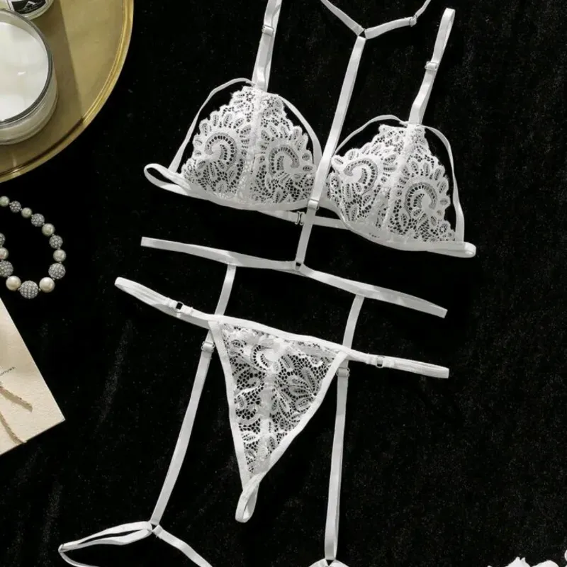 Lenceria blanca de encaje