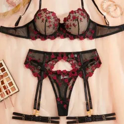 Lenceria negra con estampado de flores 3 piesas